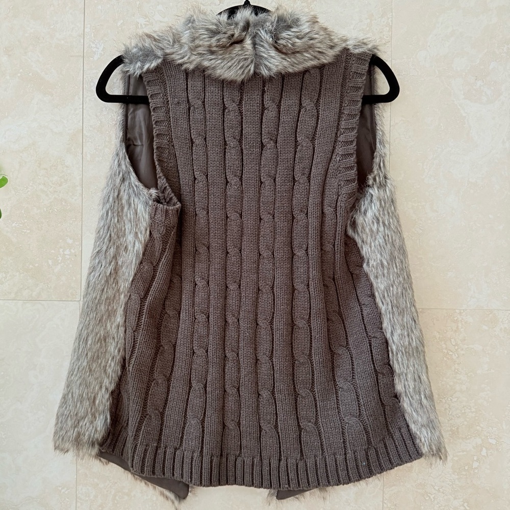 Joseph A Faux Fur Vest Womens Medium Brown Knit Sweater Vest Winter - Picture 3 of 4